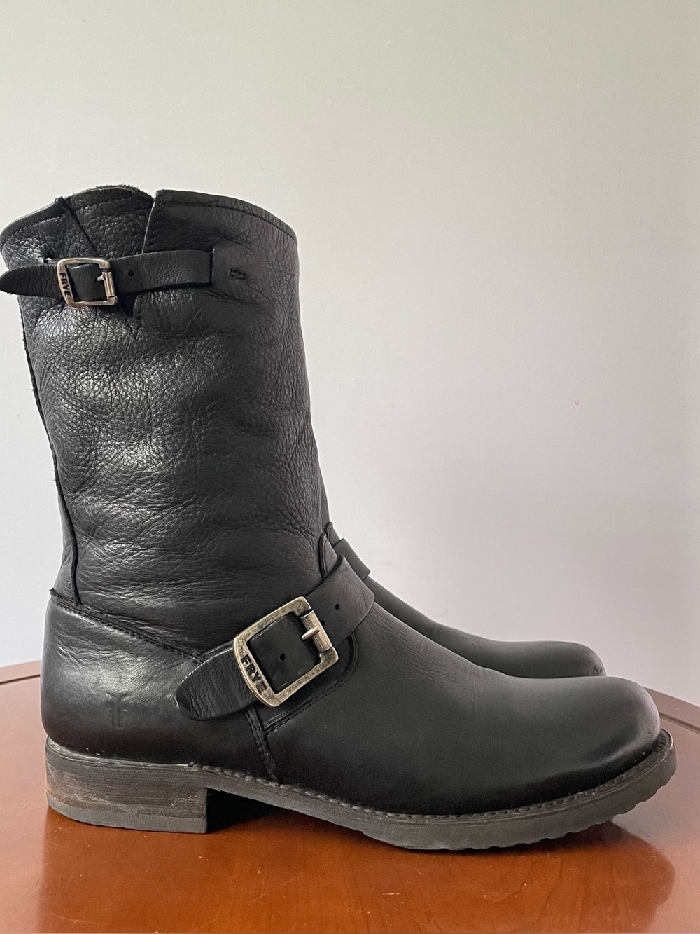 Frye Women's Veronica Short Leather Boots | US 9B